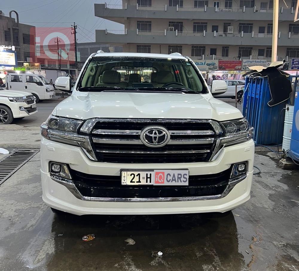 تۆیۆتا لاند کروزەر